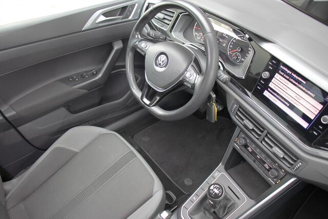 Volkswagen POLO 1.0 TSI Highline | Pano | LED | Climate | Stoelverwarming | ACC | Sfeer | Spiegelpakket | Stuurbediening | Navigatie | Front Assist | 2 X PDC | Garantie