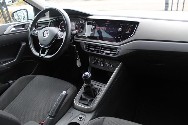 Volkswagen POLO 1.0 TSI Comfortline Navigatie/Adaptive cruise control/Airco/Apple carplay/Elektrische ramen/Elektrisch verstelbare spiegels/15'' Lichtmetalen velgen.