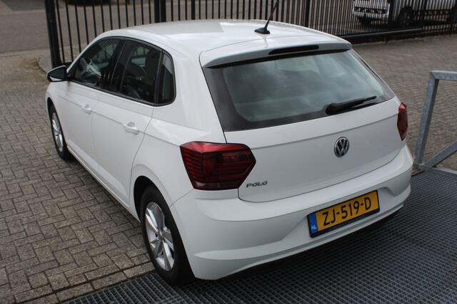 Volkswagen POLO 1.0 TSI Comfortline Navigatie/Adaptive cruise control/Airco/Apple carplay/Elektrische ramen/Elektrisch verstelbare spiegels/15'' Lichtmetalen velgen.