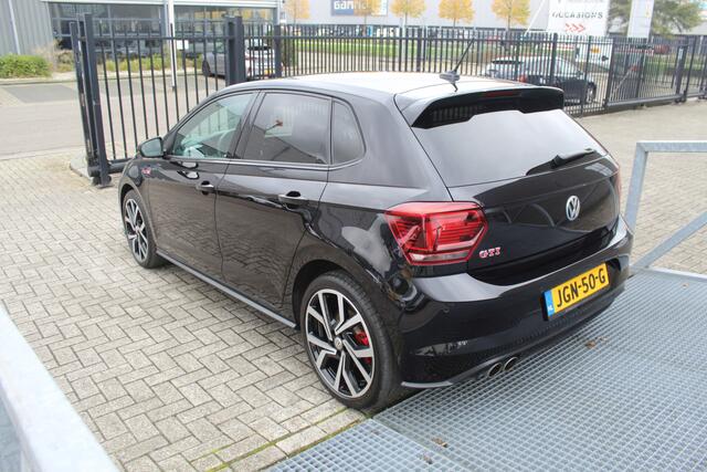 Volkswagen POLO 2.0 TSI GTI Achteruitrijcamera/Stoelverwarming/Adaptice cruise control/Virtueel Dashboard/Navigatie/18 Inch/Inklapbare spiegels