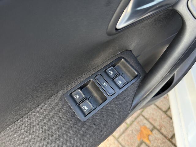 Volkswagen POLO 1.0 Comfortline Edition | Trekhaak | Airco | Bluetooth | Cruise Control | Elekt. Ramen | RIJKLAARPRIJS INCL 12 MAANDEN GARANTIE EN BEURT