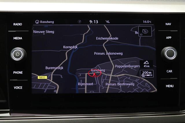 Volkswagen POLO 1.0 TSI Comfortline | Parkeersensoren V+A | Navigatie | Cruise Control | DAB+