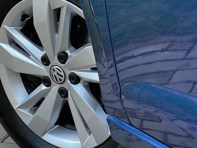 Volkswagen POLO 1.0 TSI Highline 5 Deurs Automaat (7) / Airco / Apple CarPlay / 16"LM Velgen / Park Assist / WW Glas / Dealer Onderhouden!