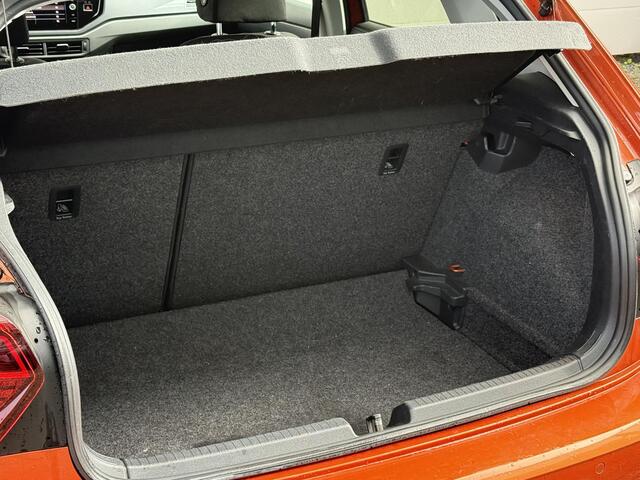 Volkswagen POLO 1.0 TSI Highline DSG | Trekhaak | LED | 17" LMV. | Apple Carplay | Winter Pack | Dealer Onderhouden