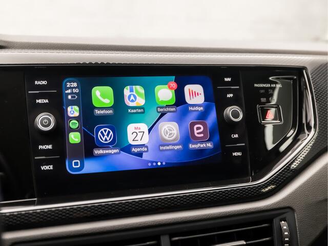 Volkswagen POLO 1.0 TSI Sportline Automaat (VIRTUAL COCKPIT, APPLE CARPLAY, GROOT NAVI, KEYLESS, CLIMATE, CAMERA, LM VELGEN, SPORTSTOELEN, GETINT GLAS, NIEUWSTAAT)