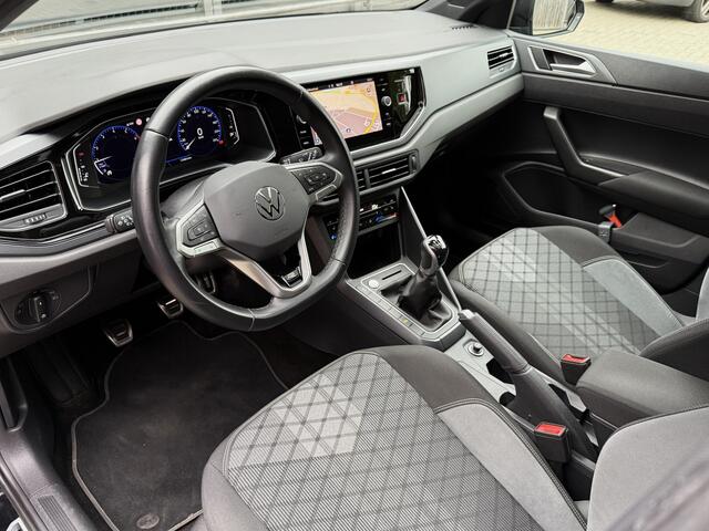 Volkswagen POLO 1.0 TSI *!* 2x R-LINE *!* PANODAK/ VIRTUAL/ CARPLAY/ LED/ NAVI *!*