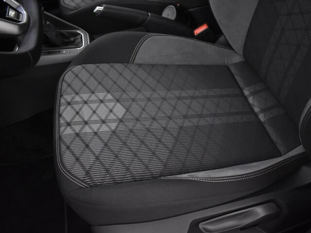 Volkswagen POLO 1.0 Tsi 95pk DSG R-Line · Apple/Android Car Play · P-Sensoren · Navigatie · Stoelverwarming · 17''Inch · Garantie t/m 21-06-2026