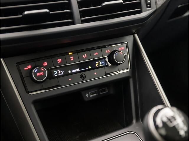Volkswagen POLO 1.0 TSI Sportline (APPLE CARPLAY, CLIMATE, CRUISE, SPORTSTOELEN, LM VELGEN, PARKEERSENSOREN, NIEUWE APK, NIEUWSTAAT)
