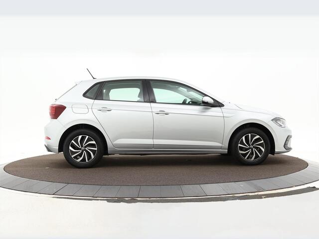 Volkswagen POLO 1.0 TSI 95pk Life Business · Apple/Android Car Play · Navigatie · Alarm · Stoelverwarming · Climatronic · 15'' Inch · Garantie t/m 30-06-2027 of 100.000km