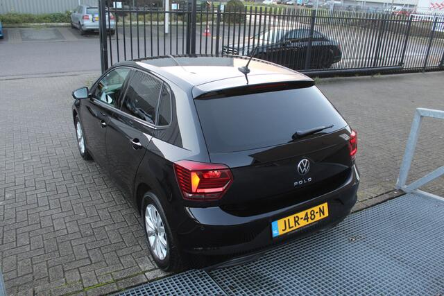 Volkswagen POLO 1.0 TSI Highline Climate control/Stoelverwarming/Navigatie/Apple car play/Verwarmbare buitenspiegels/Parkeerassistent/Privacy glass/Cruise control