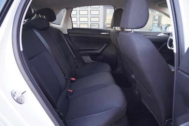 Volkswagen POLO 1.0 TSI Comfortline Automaat + STOELVERWARMING / TREKHAAK / APPLE CARPLAY