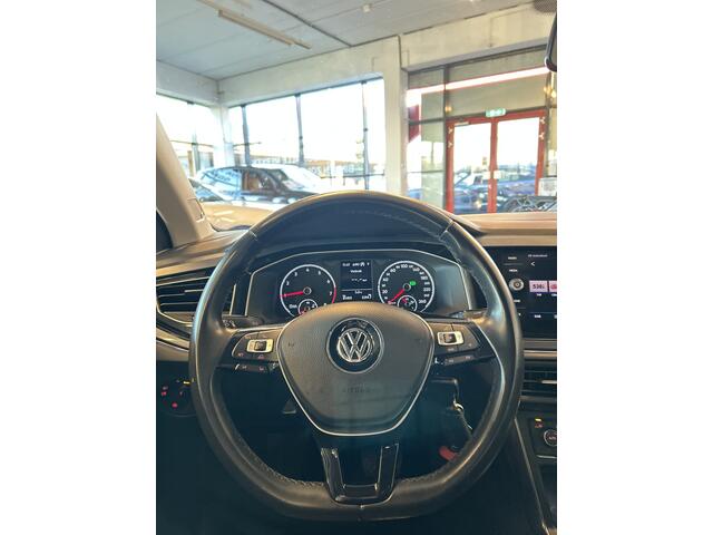 Volkswagen POLO 1.0 TSI Highline Automaat | Automatisch inparkeren | Adaptieve cruise control | Adaptief onderstel | 360 Parkeersensoren | Climate control | Apple carplay | Navigatie | Nederlands geleverd