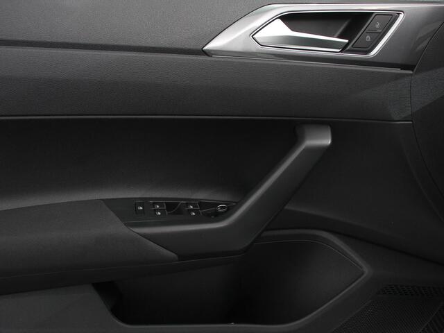 Volkswagen POLO 1.0 TSI 110pk Highline Plus DSG | Apple Carplay/Android Auto | Dab | Parkeer sensoren | Extra Getint Glas | Adaptive Cruise Control