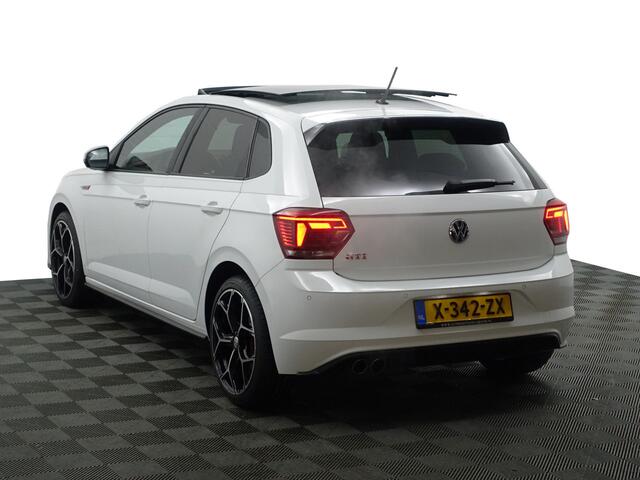 Volkswagen POLO 2.0 TSI GTI Aut- Panoramadak, CarPlay, Android Auto, Stoelverwarming, Dynamic select, Camera