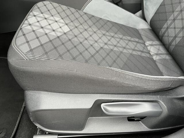 Volkswagen POLO 1.0 TSI R-Line / PANO/ AFNEEM. TREKHAAK/ 2X R-LINE/ MATRIX/ ADAPT. CRUISE/ DIGITAL DASH/ 17" LMV/ PARK. SENSOREN + CAMERA/ CLIMA/ NAVI/ APP-CONNECT/ DAB/ BLUETOOTH