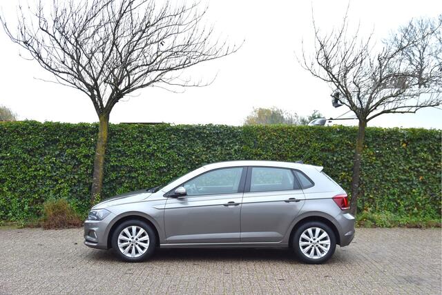 Volkswagen POLO 96 PK TSI Nieuwstaat! ECC PDC stoelverw. Navi Carplay Comfortline Business
