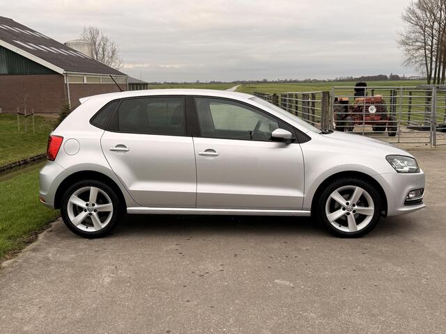 Volkswagen POLO 1.2 TSI Highline | LM-VELGEN | PARKEERCAMERA | LED KOPLAMPEN | CRUISE CONTROL | NIEUWE DISTRIBUTIERIEM (2024) |