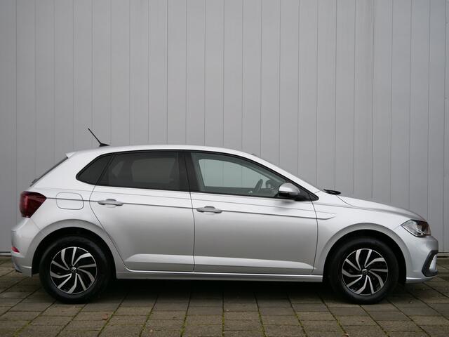 Volkswagen POLO 1.0 TSI Life 96 Pk Automaat Navigatie / Apple Carplay / PDC / Trekhaak