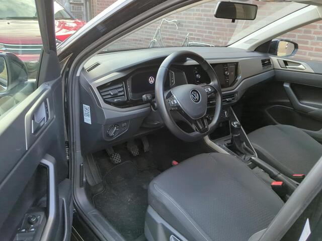 Volkswagen POLO 1.0 TSI Comfortline / PARK. SENSOREN/ DIGITAL DASHBOARD/ ADAPT. CRUISE/ NAVI/ AIRCO/ GETINT GLAS/ 16" LMV