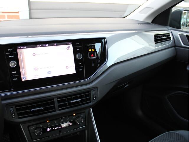 Volkswagen POLO 1.0 TSI Automaat Highline Business R /NAVI/PDC/ACC/16'LM/Drive select/LED/DAB+/Apple carplay/Donker glas/NAP! 1e eig!