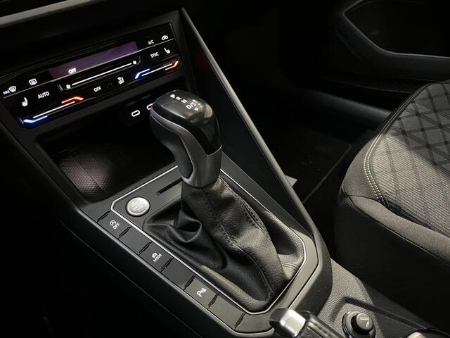 Volkswagen POLO 1.0 TSI R-Line / AUTOMAAT/ PANO/ STOEL VERWARM./ PARK.SENSOREN V+A/ CAMERA/ KEYLESS/ RIJ-MODI/ IQ-LIGHT/ ACC/ APP-CONNECT/ DIGITAL DASH/ NAVI/ DAB/ CLIMA/ ISOFIX/ 17'' LMV