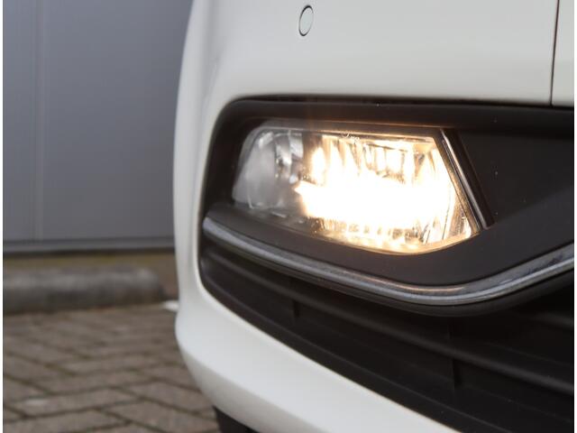 Volkswagen POLO 1.2 TSI Highline | Navigatie | LED | Stoelverwarming