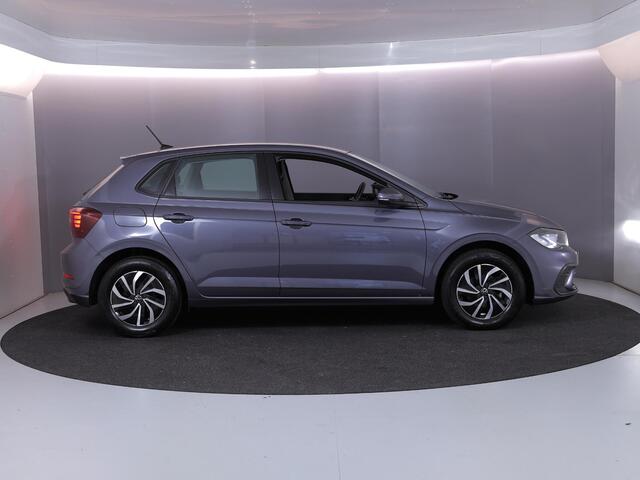Volkswagen POLO 1.0 TSI Life 95 PK | Navigatie via app | LM velgen | Parkeersensoren voor en achter |
