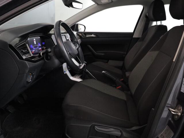 Volkswagen POLO 1.0 TSI Life 95 PK | Navigatie via app | LM velgen | Parkeersensoren voor en achter |