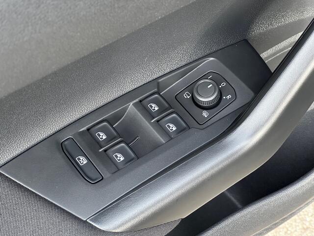 Volkswagen POLO 1.0 TSI Life | Climate | 4-Season | Stoelverwarming | Carplay | Navi | Extra getint glas | Rijklaar incl. garantie