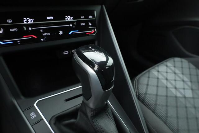 Volkswagen POLO 1.0 TSI R-Line DSG | IQ. Light | Adapt. Cruise | Camera | Apple CarPlay | Navi | Stoelverw. | PDC