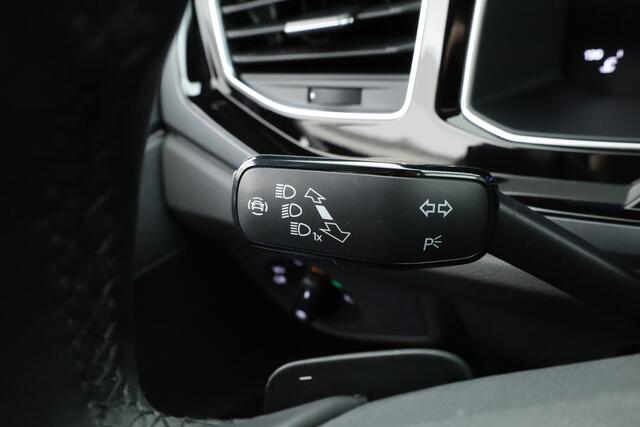 Volkswagen POLO 1.0 TSI R-Line DSG | IQ. Light | Adapt. Cruise | Camera | Apple CarPlay | Navi | Stoelverw. | PDC