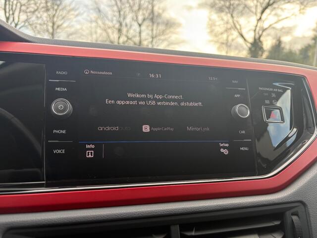 Volkswagen POLO TSI 95pk BEATS NL NAP Navigatie Leder Apple Android