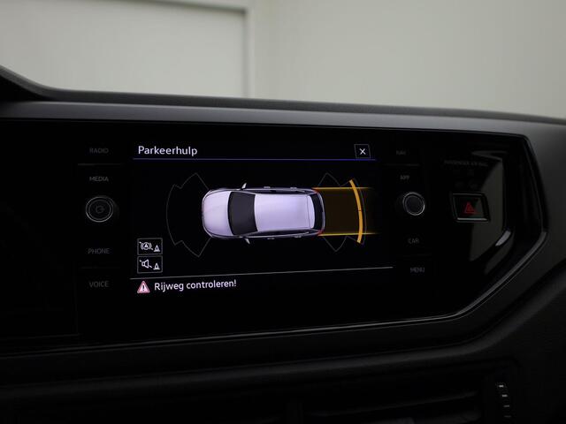 Volkswagen POLO 1.0TSI/95PK R-Line · Navigatie · Parkeersensoren · Apple/Android Car Play · Garantie t/m 12-07-2026 of 100.000km.