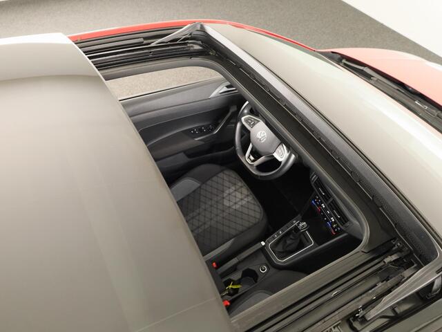 Volkswagen POLO r line business | 95 pk | automaat (DSG) | panoramadak | camera | stoelverwarming | keyless entry | 18 inch