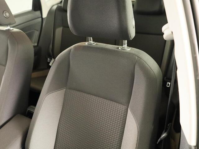 Volkswagen POLO 1.0 TSI Life 95PK | Navigatie | parkeersensoren | extra getint glas | keyless entry | stoelverwarming