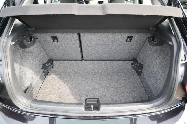 Volkswagen POLO 1.0 TSI Comfortline 95PK Automaat Navigatie Carplay Android Airco Adaptive Cruise 17 inch R-Line Look Velgen Nieuwe All-season banden