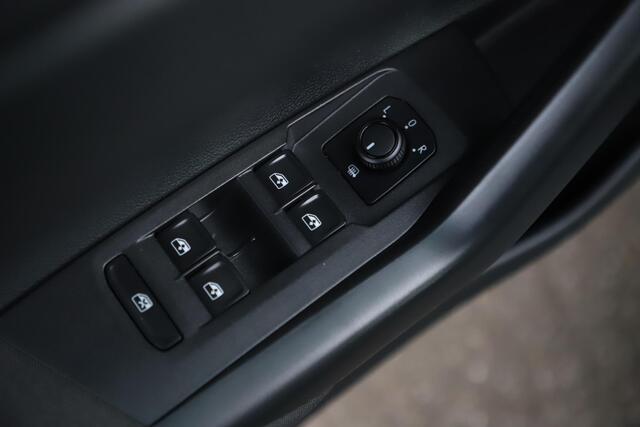 Volkswagen POLO 1.0 TSI Comfortline 95PK Automaat Navigatie Carplay Android Airco Adaptive Cruise 17 inch R-Line Look Velgen Nieuwe All-season banden