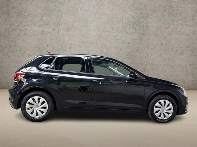 Volkswagen POLO 1.0 Sportline (APPLE CARPLAY, GETINT GLAS, CRUISE, SPORTSTOELEN, ARMSTEUN, NIEUWE APK, NIEUWSTAAT)