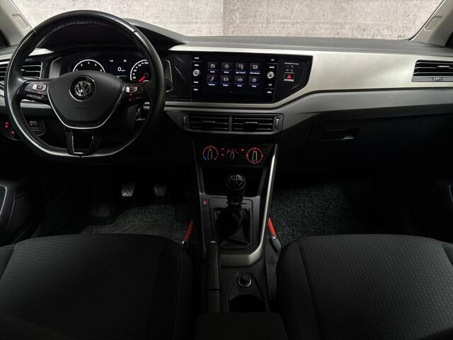Volkswagen POLO 1.0 Sportline (APPLE CARPLAY, GETINT GLAS, CRUISE, SPORTSTOELEN, ARMSTEUN, NIEUWE APK, NIEUWSTAAT)