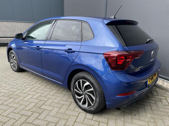 Volkswagen POLO 1.0 TSI Life Business Achteruitrijcamera - Apple carplay - Airco - Cruise control - Parkeersensoren - Bluetooth - Led verlichting - Navigatie - Radio - Licht metalen velgen 15 inch - Stoelverwarming - Start/stop systeem - Stuur leder - Stuur multifunction