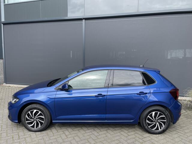 Volkswagen POLO 1.0 TSI Life Business Achteruitrijcamera - Apple carplay - Airco - Cruise control - Parkeersensoren - Bluetooth - Led verlichting - Navigatie - Radio - Licht metalen velgen 15 inch - Stoelverwarming - Start/stop systeem - Stuur leder - Stuur multifunction