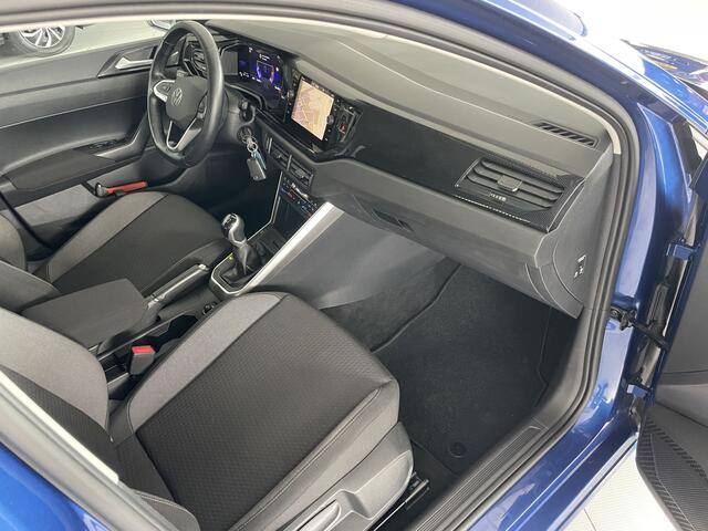 Volkswagen POLO 1.0 TSI Life Business Achteruitrijcamera - Apple carplay - Airco - Cruise control - Parkeersensoren - Bluetooth - Led verlichting - Navigatie - Radio - Licht metalen velgen 15 inch - Stoelverwarming - Start/stop systeem - Stuur leder - Stuur multifunction