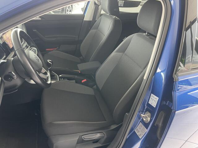 Volkswagen POLO 1.0 TSI Life Business Achteruitrijcamera - Apple carplay - Airco - Cruise control - Parkeersensoren - Bluetooth - Led verlichting - Navigatie - Radio - Licht metalen velgen 15 inch - Stoelverwarming - Start/stop systeem - Stuur leder - Stuur multifunction