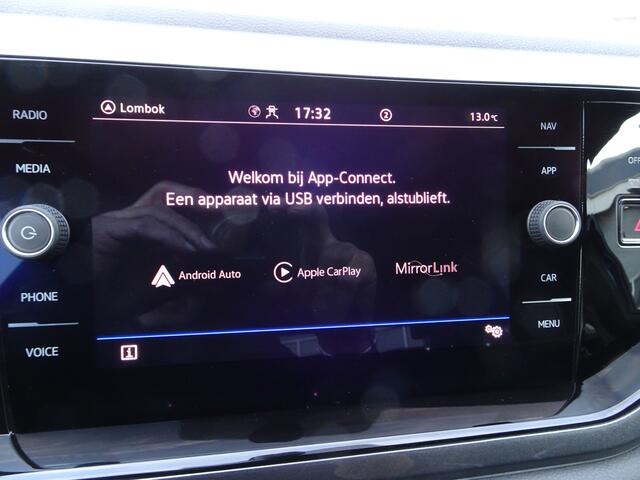 Volkswagen POLO 1.0 TSI Highline Business R Automatische airco, navigatie, stoelverwarming, cruise controle, digitaal instrumenten paneel, navigatie, parkeersensoren voor en achter, sportstoelen, zwarte hemel bekleding, keyless intry,