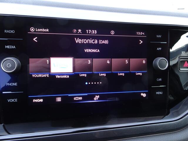 Volkswagen POLO 1.0 TSI Highline Business R Automatische airco, navigatie, stoelverwarming, cruise controle, digitaal instrumenten paneel, navigatie, parkeersensoren voor en achter, sportstoelen, zwarte hemel bekleding, keyless intry,