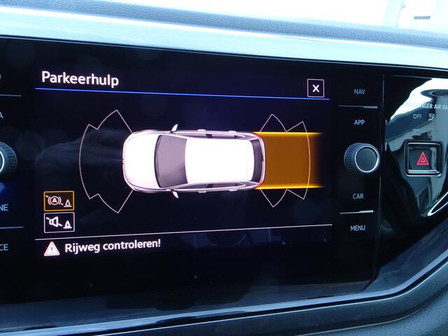 Volkswagen POLO 1.0 TSI Highline Business R Automatische airco, navigatie, stoelverwarming, cruise controle, digitaal instrumenten paneel, navigatie, parkeersensoren voor en achter, sportstoelen, zwarte hemel bekleding, keyless intry,