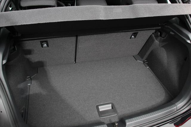 Volkswagen POLO 1.0 TSI DSG R-Line | Panorama dak | Navigatie | App Connect | Climate Control | DAB | LED | Parkeer sensoren | Camera | Cruise control adaptive | Lichtmetalen velgen