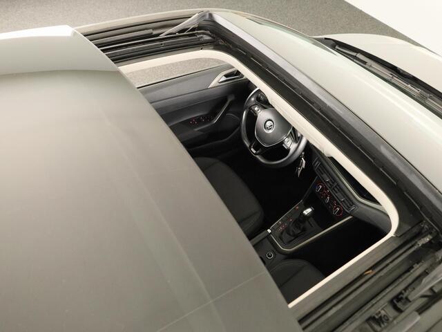 Volkswagen POLO 1.0 TSI Comfortline 95 PK DSG | Navigatie | Panorama dak | Parkeersensoren voor en achter | LM velgen |