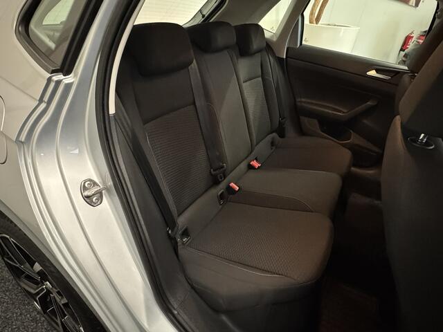 Volkswagen POLO 1.0 TSI HIGHLINE NAVIGATIE CRUISE CONTROL AIRCO BLUETOOTH TELEFOON MEDIA VOORBEREIDING 17"LICHTMETALEN VELGEN ZEER MOOI !! 3010