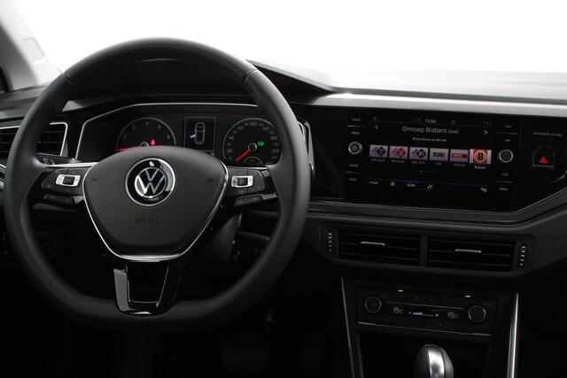 Volkswagen POLO 1.0 TSI DSG Highline Navigatie Apple Carplay / Android Auto Climate Control Cruise control Lichtmetalen Velgen